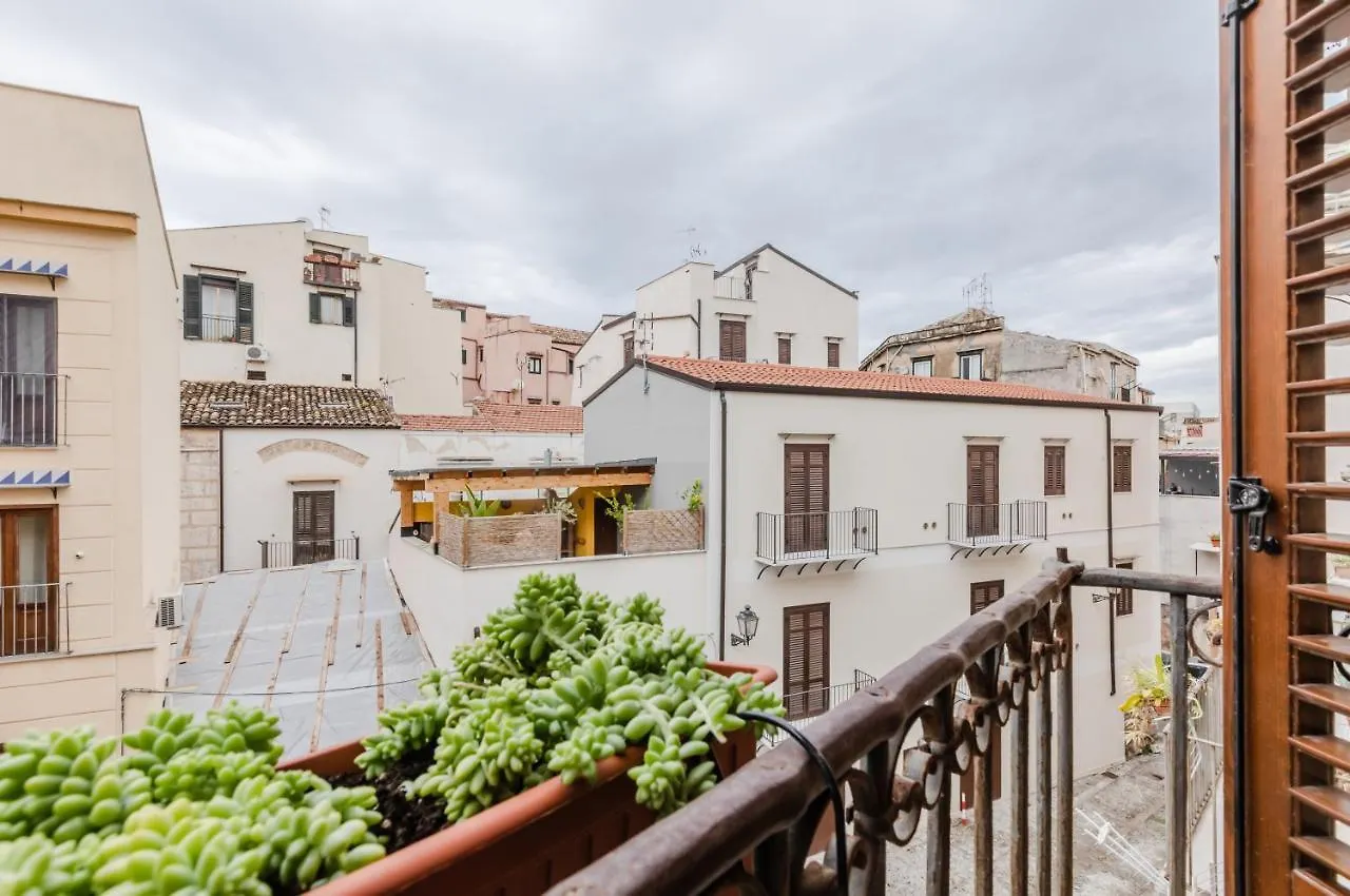 Ballaro Cozy Apartment With Balconies Palermo